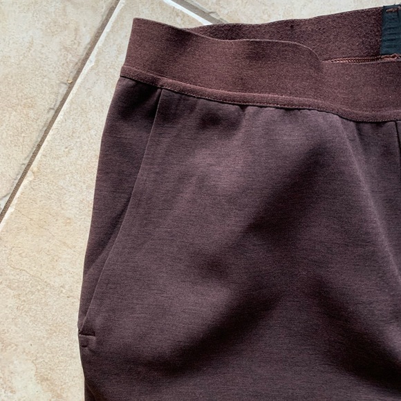 Lululemon Lab Esker joggers in dark cedar/black. Size 6. Worn once. - Picture 7 of 13